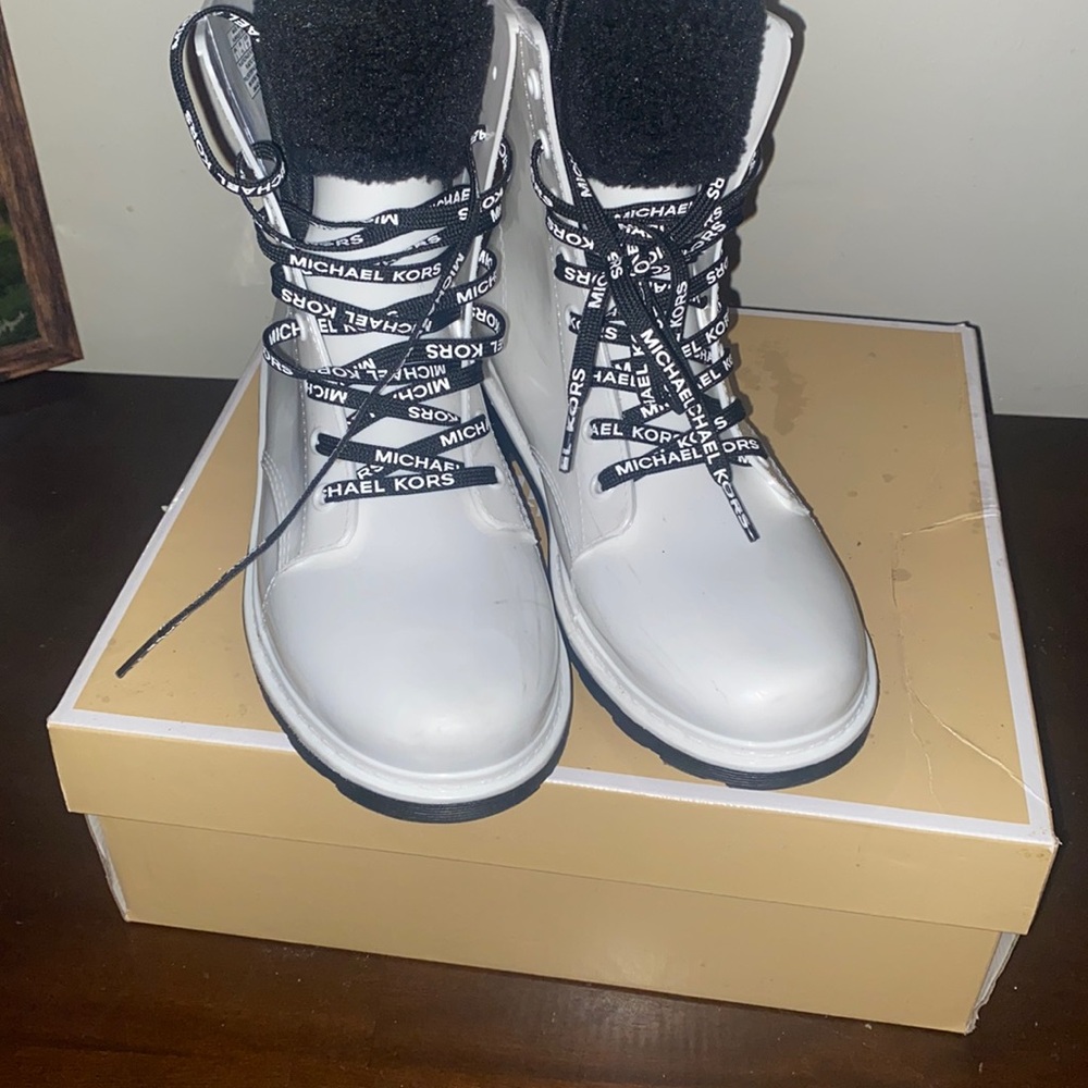 Michael kors snow/rain boots. ⚪️